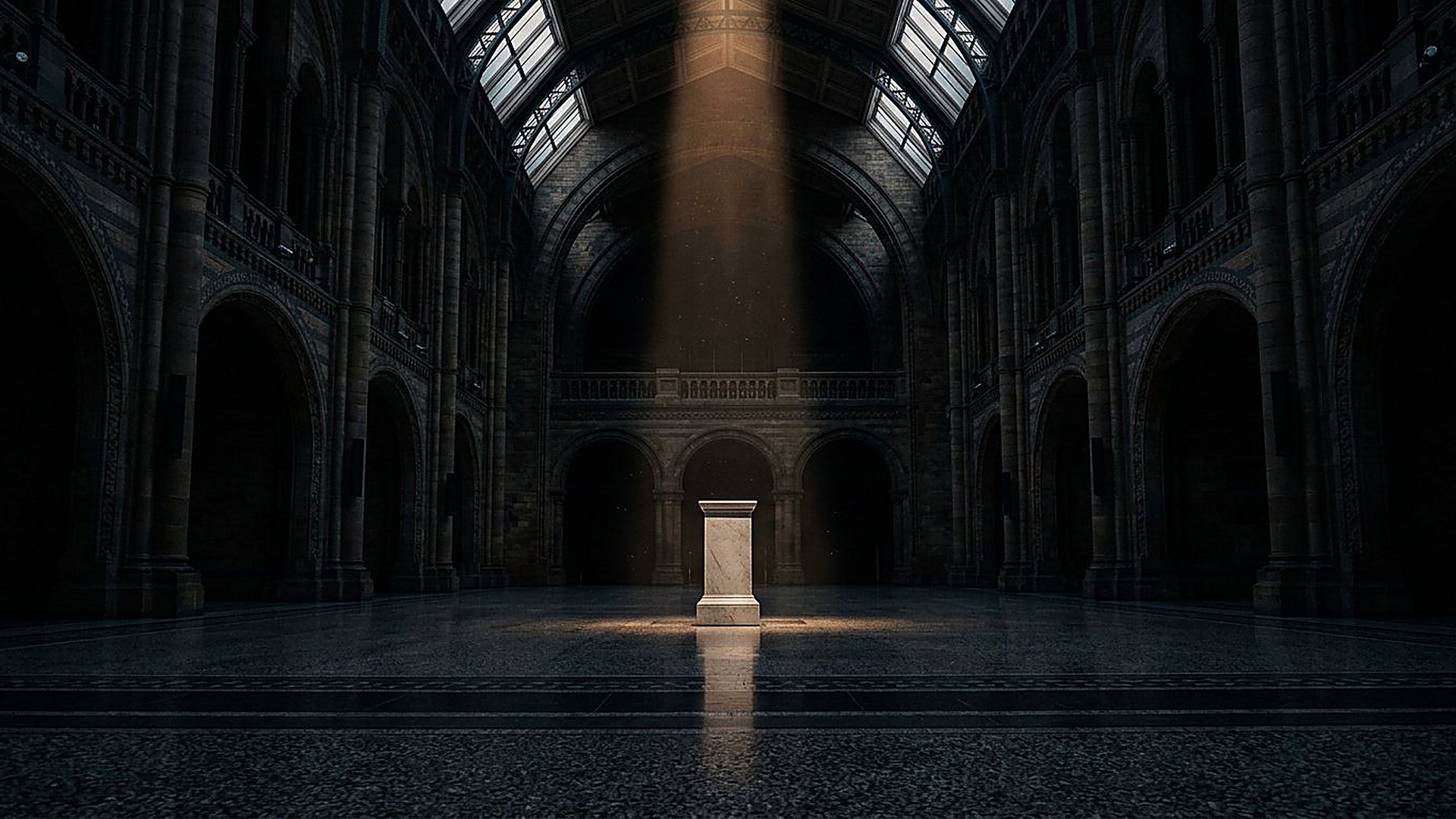 Grande halle du musée : un socle nu sous un unique rai de lumière
